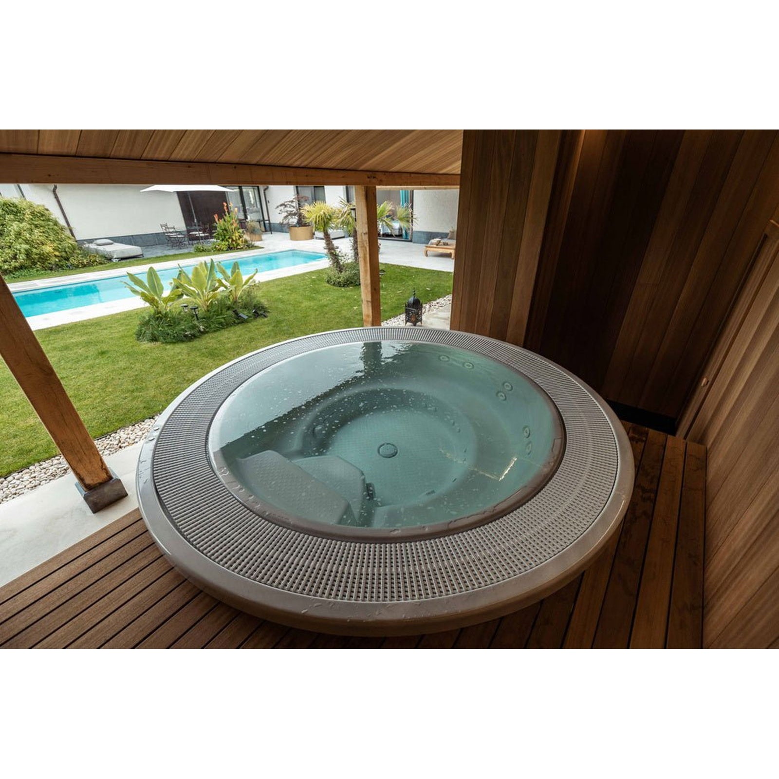   - Alpha Wellness - Whirlpool Chaleur-PRO Round                              