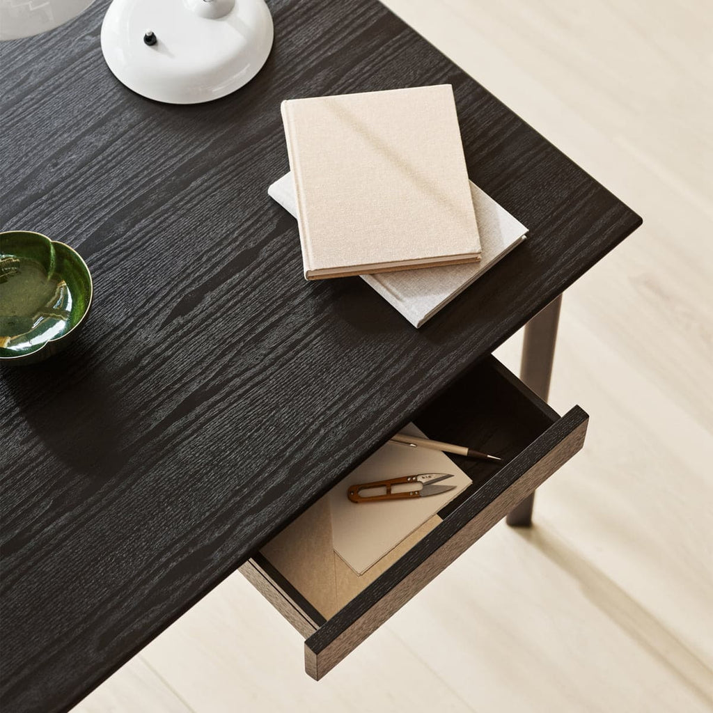 Fritz Hansen -  FH3605 Schreibtisch inkl. Schublade schwarz