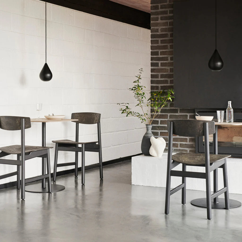 Mater - Armlehnstuhl Conscious Chair 3162 Dunkles Eichenholz
